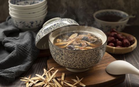 【樂山莊 鱘龍魚御膳養生湯 750g】簡單加熱營養您的餐桌