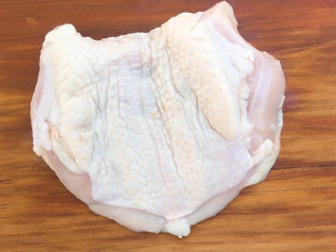 【馥・桂 - 帶皮雞胸肉】在中央山脈長大的放山雞，來自南投的美味桂丁土雞！