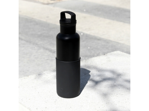 【美國HYDY】時尚保溫水瓶-黑瓶+午夜黑矽膠套 590ML