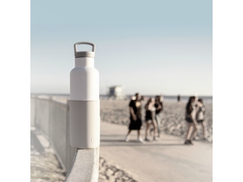 【美國HYDY】時尚保溫水瓶-白瓶+雲灰矽膠套 590ML