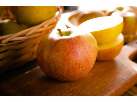 【台中梨山 套袋蜜蘋果8斤裝(大果)】濃郁蘋果香 口感風味讓人讚不絕口
