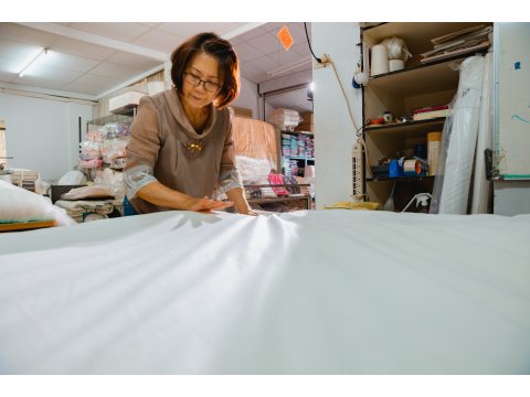 【台灣製造 100%純蠶絲被 7x8尺 雙人被 4.2公斤】讓手工蠶絲被每天為您呵護家人8個小時！