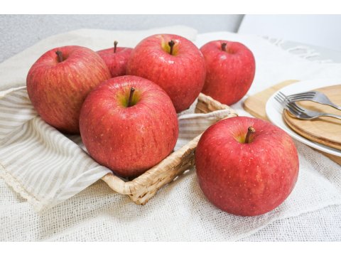 【預購！陽光洗禮下的日本青森蜜富士蘋果 8顆禮盒裝(特大果)】清脆爽口 高甜度陽光富士蘋果