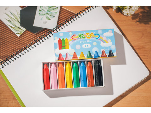 【蜂巢蠟筆_8色 紙盒款 刻字版(日本製)】日本多間幼兒園指定使用的兒童無毒蠟筆