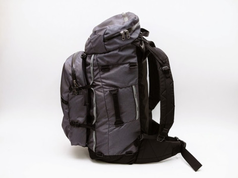 【CLAST 旅行小背包】共4色可選 大容量 背部雙口袋夾層